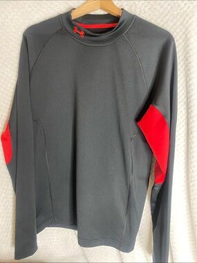 Vintage Under Armour Coldgear Men’s Shirt with Red Accents